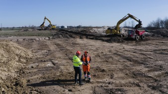 Topcon Deutschland Positioning GmbH: Zukunftsweisendes Regenwassermanagement dank Maschinensteuerung MC-Max von Topcon