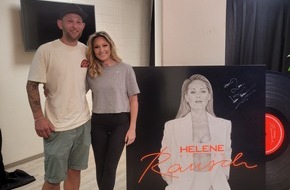 United Charity gemeinnützige Stiftungs GmbH: Helene Fischer versteigert riesiges Kunstwerk und macht damit Kinderträume wahr / Bei United Charity können Fans für den guten Zweck auf das signierte Kunstwerk bieten