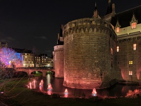Frankreichs Kunstmetropole Nantes im Winter: Mit Regenzauber und Licht-Skulpturen durch die dunkle Jahreszeit