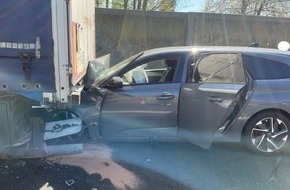 Feuerwehr M&uuml;lheim an der Ruhr: FW-MH: Drei Verkehrsunf&auml;lle innerhalb von drei Stunden auf der A40 - glimpflicher Ausgang