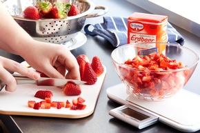 Endlich wieder Einmachzeit! / Schritt für Schritt mit Dr. Oetker Gelierzucker für Erdbeer Konfitüre (FOTO)