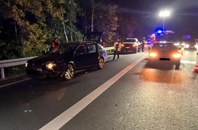 Feuerwehr Hannover: FW Hannover: Verkehrsunfall mit vier Fahrzeugen auf der A 37