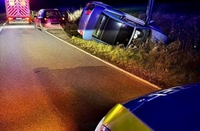 Polizeiinspektion Hildesheim: POL-HI: Ersthelfer befreien 19-Jährigen aus verunfalltem Pkw auf der K 404
