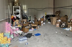 Hauptzollamt Bielefeld: HZA-BI: Illegale Tabakwaren, Lachgas und Joints entdeckt/Bielefelder Zoll wird bei Bek&auml;mpfung von Schwarzarbeit in Lagerhalle f&uuml;ndig