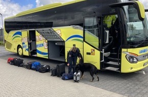 Polizeipräsidium Mittelhessen - Pressestelle Wetterau: POL-WE: + Fernbuskontrollen auf der Autobahn +