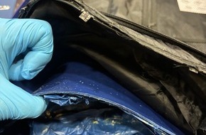 Hauptzollamt Itzehoe: HZA-IZ: Zoll am Hamburger Flughafen stellt Schmuggler mit 5 Kilogramm Heroin im Gepäck / 56-jähriger Mann in Untersuchungshaft