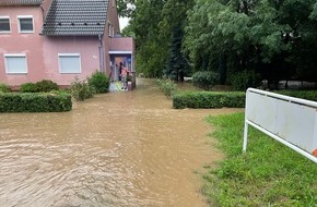 Feuerwehr Ratingen: FW Ratingen: Viele überörtliche Einsätze - Feuerwehr Ratingen lange Zeit gefordert