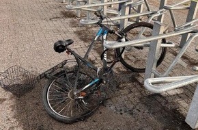 Bundespolizeidirektion Sankt Augustin: BPOL NRW: Fahrrad in Brand gesetzt - Bundespolizei ermittelt gegen 22-jährigen Melder