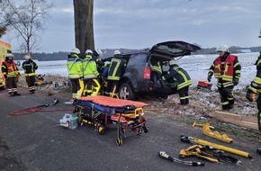 Kreisfeuerwehr Rotenburg (Wümme): FW-ROW: Fahrer wird bei Unfall eingeklemmt