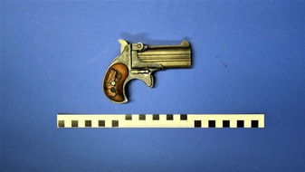 ZOLL-M: Schmuggel und Handel mit illegalen Schusswaffen aufgedeckt.