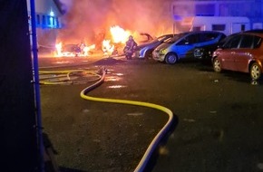 Feuerwehr Dinslaken: FW Dinslaken: Zwei Einsätze - Mehrere PKW´s brannten im Gewerbegebiet Süd
