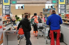 Verner and Friends GmbH: TV-Displays am POS komplettieren die Shopper-Journey: Digitale Marken-Impulse direkt am POS! / Wie Markenartikel ihre Position gegenüber Handelsmarken behaupten!