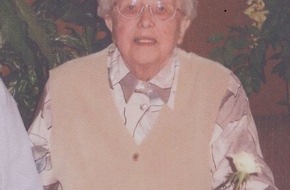 Polizeiinspektion Hameln-Pyrmont/Holzminden: POL-HOL: Seit Donnerstag, 19.05.2011,  vermisst: Trotz intensiver Suchmaßnahmen: Bisher keine Spur von der 84jährigen Anneliese Reimer - Seniorenheim in Polle vermutlich um 19:45 Uhr verlassen -