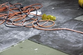 BG ETEM - Berufsgenossenschaft Energie Textil Elektro Medienerzeugnisse: Ein defektes Kabel: Zwei Tote