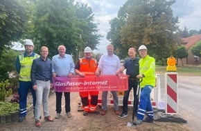 Westconnect GmbH: Pressemeldung: Spatenstich: Westconnect startet Glasfaserausbau in Handrup und Wettrup