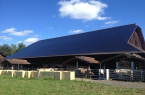 Solaire Suisse: Neues Solardach erfüllt sämtliche Anforderungen der Denkmalpflege - Solaire Suisse baut gebäudeintegriertes Solardach (BILD)