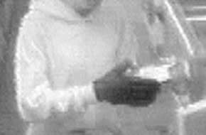 Polizei Düren: POL-DN: 05070801 Videobilder des Tankstellenräubers