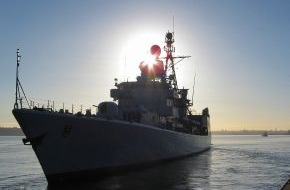 Presse- und Informationszentrum Marine: Deutsche Marine - Bilder der Woche: Fregatte "Lübeck" auf dem Weg in die Patenstadt