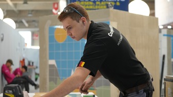 ZDB Zentralverband Dt. Baugewerbe: Baugewerbe: Fliesenleger Yannic Schlachter holt Silber bei der WorldSkills in Bozen