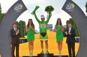 Skoda Auto Deutschland GmbH: Christopher Froome gewinnt Tour de France - SKODA Glastrophäen für die Sieger (FOTO)