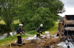 Freiwillige Feuerwehr Lügde: FW Lügde: Brandnachschau einer Ballenpresse