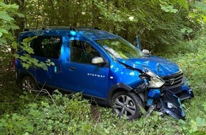 Polizei Rheinisch-Bergischer Kreis: POL-RBK: Overath - Pkw-Fahrerin kommt von Fahrbahn ab und prallt gegen Baum