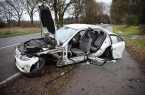 Kreisfeuerwehr Oldenburg: FW-OLL: Schwerer Verkehrsunfall auf der Wildeshauser Straße zwischen Kirchhatten und Neerstedt