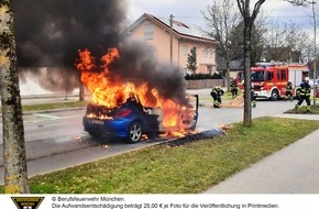 Feuerwehr München: FW-M: Peugeot in Flammen (Am Hart)