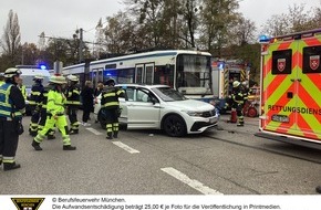 Feuerwehr München: FW-M: Pkw stößt mit Straßenbahn zusammen (Bogenhausen)