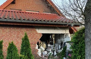 Feuerwehr Paderborn: FW Paderborn: Verkehrsunfall Sander-Bruch-Stra&szlig;e