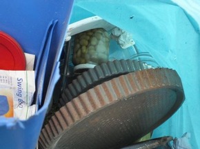 POL-SE: Lutzhorn - Unzulässige Ablagerung von Müllsäcken mit Hausrat und Restmüll