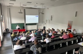Leibniz Universität Hannover: Pressemitteilung Nr. 018/2025 der Leibniz Universität Hannover   Gasthörenden- und Seniorenstudium startet ins Sommersemester 2025