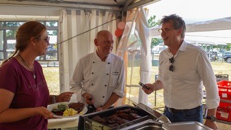 REHAU Family Erlangen feiert Sommerfest und spendet 4000 Euro