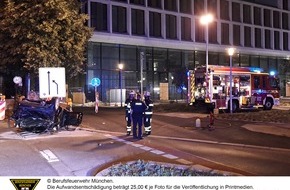 Feuerwehr München: FW-M: Verkehrsunfall fordert Todesopfer (Neuhausen)
