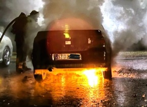 POL-STD: Wieder fünf Autos durch Brandstiftungen in Stade zum Teil vollständig zerstört - mutmaßlicher Tatverdächtige in Untersuchungshaft