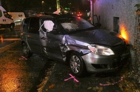 Polizei Münster: POL-MS: Rote Ampel missachtet - zwei Autofahrer schwer verletzt