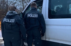 Polizeiinspektion Cuxhaven: POL-CUX: Unangekündigte Kontrolle der Schülerbeförderung durch Polizei und Landkreis (Lichtbild in der Anlage)