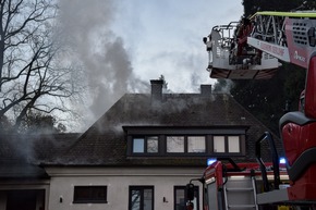 FW-MK: Dachstuhlbrand an der Hansaallee