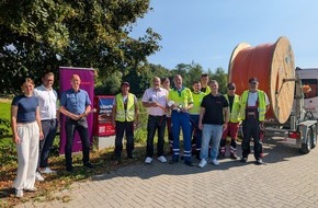 Westconnect GmbH: Pressemeldung: Spatenstich: Westconnect startet Glasfaserausbau in Warstein-Belecke