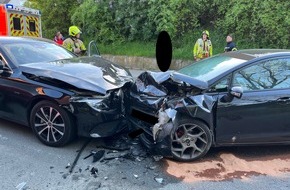 Polizei Minden-L&uuml;bbecke: POL-MI: Schwerer Verkehrsunfall bei &Uuml;berholman&ouml;ver - zwei Verletzte