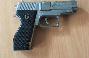 Polizei Hagen: POL-HA: Polizeieinsatz am Theodor-Heuss-Gymnasium - Spielzeugpistole sichergestellt