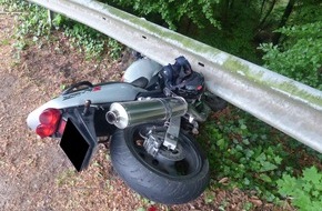Polizei Minden-Lübbecke: POL-MI: Auto rutscht in Gegenverkehr und kollidiert mit Krad