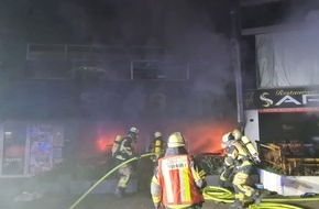 Feuerwehr Essen: FW-E: Restaurant in Vollbrand - angrenzender Supermarkt verraucht, keine Verletzten
