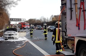 Feuerwehr Essen: FW-E: BMW-Cabrio ausgebrannt, Fahrerin unverletzt