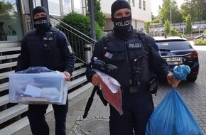 Bundespolizeidirektion Bad Bramstedt: BPOLD-BBS: Fortschreibung Pressemitteilung Urkundenkriminalität - Bundespolizei nimmt Fälscherring in Hamburg hoch und verhaftet vier mutmaßliche Bandenmitglieder