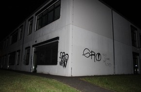 Polizei Rheinisch-Bergischer Kreis: POL-RBK: Overath - Graffiti an Schulwand gesprüht - Jugendlicher geschnappt