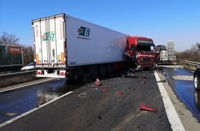 Polizeidirektion Neustadt/Weinstraße: POL-PDNW: Polizeiautobahnstation Ruchheim Vollsperrung der A 61 wegen Verkehrsunfall