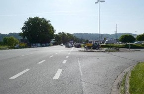 Polizeiinspektion Hameln-Pyrmont/Holzminden: POL-HM: Zeuge nach Verkehrsunfall mit Fahrradfahrer gesucht