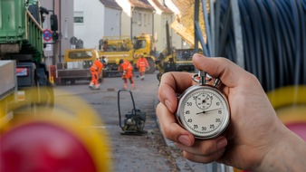 Deutsche Telekom AG: Glasfaser: Telekom baut 25 Anschlüsse pro Minute!