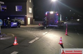Feuerwehr Plettenberg: FW-PL: OT-Ohle. PKW kollidiert beim Abbiegen mit Hauswand